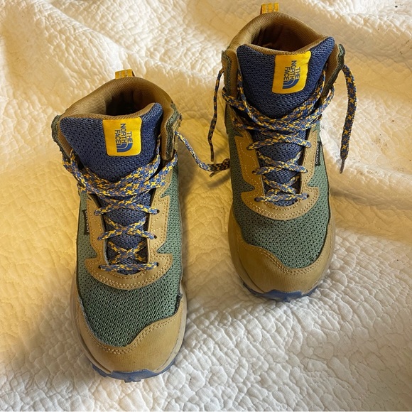 The North Face Kids' Fastpack Hiker Mid Waterproof hiking boots - Picture 2 of 7